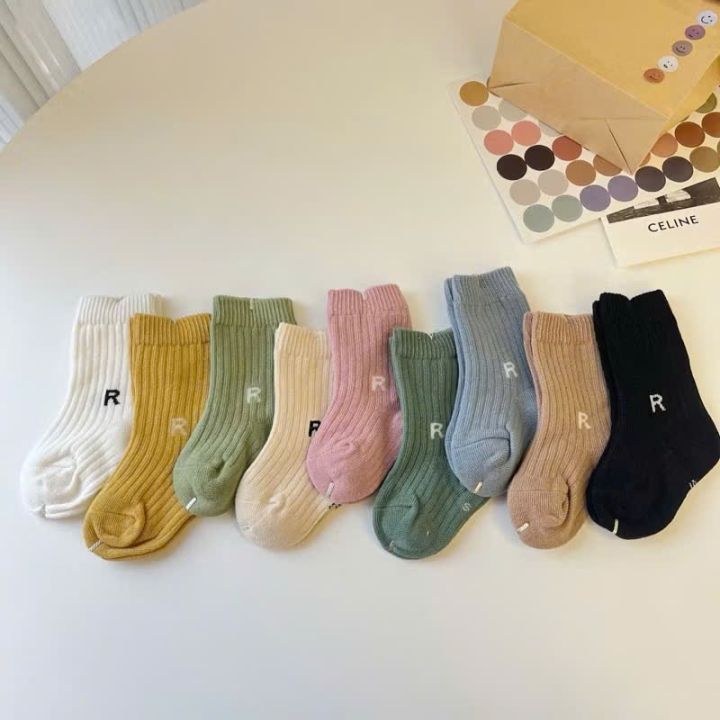 Tất chân bé sơ sinh chữ R dễ thương, cao cổ 0-1