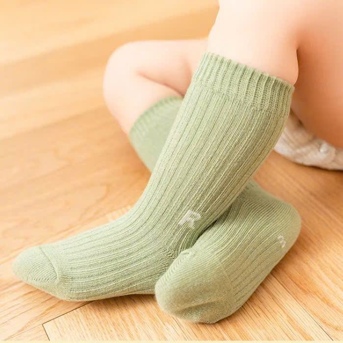 Tất chân bé sơ sinh chữ R dễ thương, cao cổ 0-1
