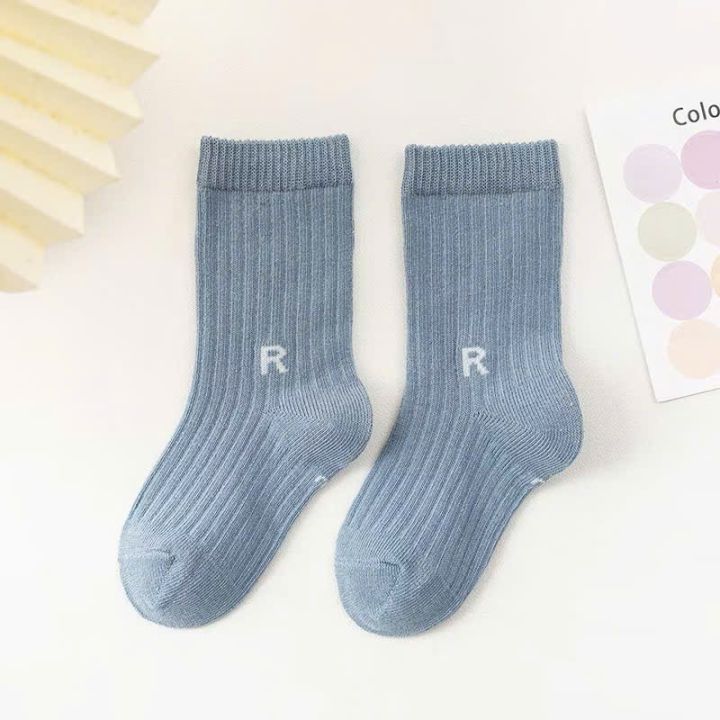 Tất chân bé sơ sinh chữ R dễ thương, cao cổ 0-1