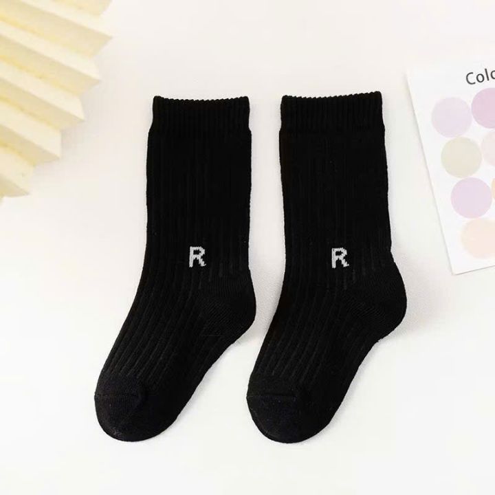 Tất chân bé sơ sinh chữ R dễ thương, cao cổ 0-1