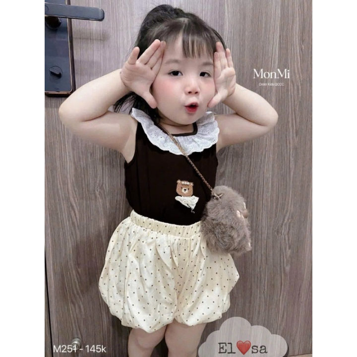 Bộ đồ bé gái họa tiết chấm bi phối áo cổ ren điệu đà