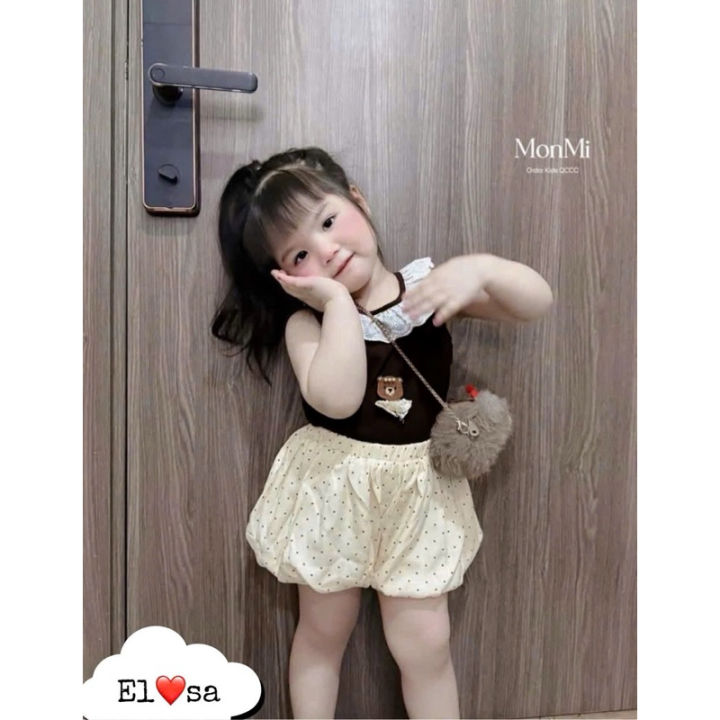 Bộ đồ bé gái họa tiết chấm bi phối áo cổ ren điệu đà