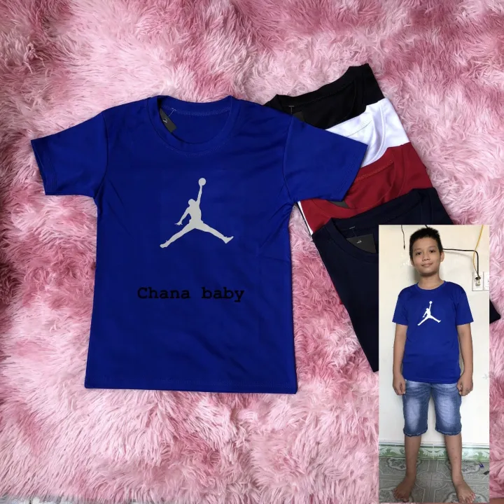 áo thun cho bé, áo cổ tròn chất vải thun lạnh 4 chiều in nổi cậu bé bóng rổ size 15-45kg