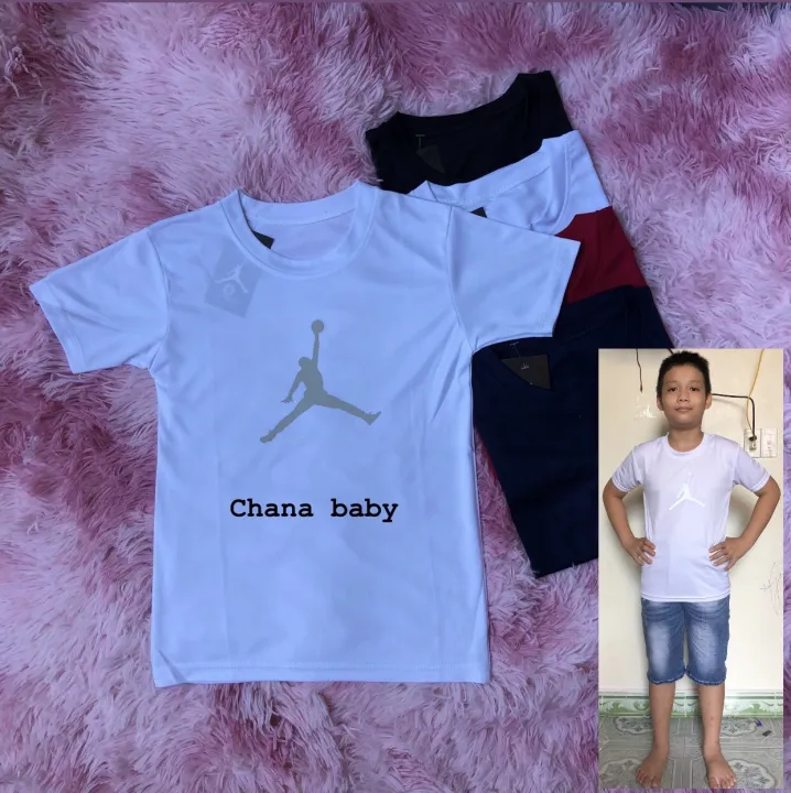 áo thun cho bé, áo cổ tròn chất vải thun lạnh 4 chiều in nổi cậu bé bóng rổ size 15-45kg