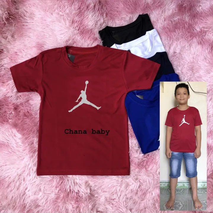 áo thun cho bé, áo cổ tròn chất vải thun lạnh 4 chiều in nổi cậu bé bóng rổ size 15-45kg