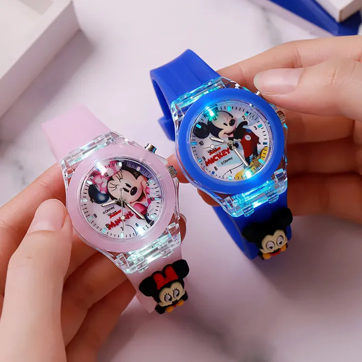 【 Sanhez】 Anime Hello Kitty Spiderman Mickey Minnie Đồng hồ hoạt hình dễ thương mềm màu thạch hình trẻ em phát sáng đồng hồ đeo tay Flash đầy màu sắc