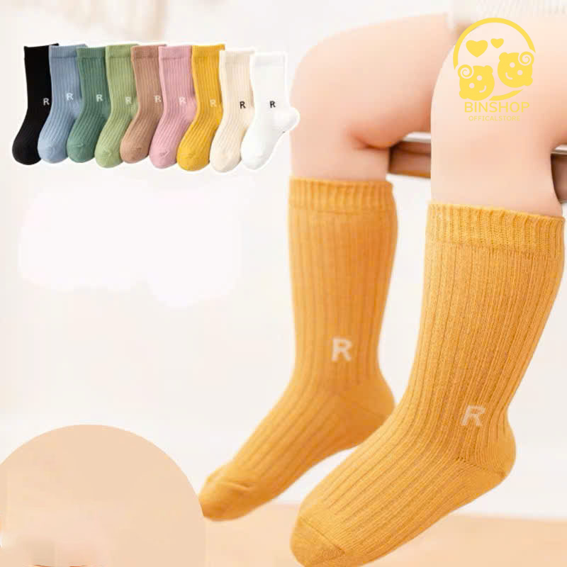 Tất cổ cao họa tiết chữ R phong cách Hàn Quốc cho bé yêu